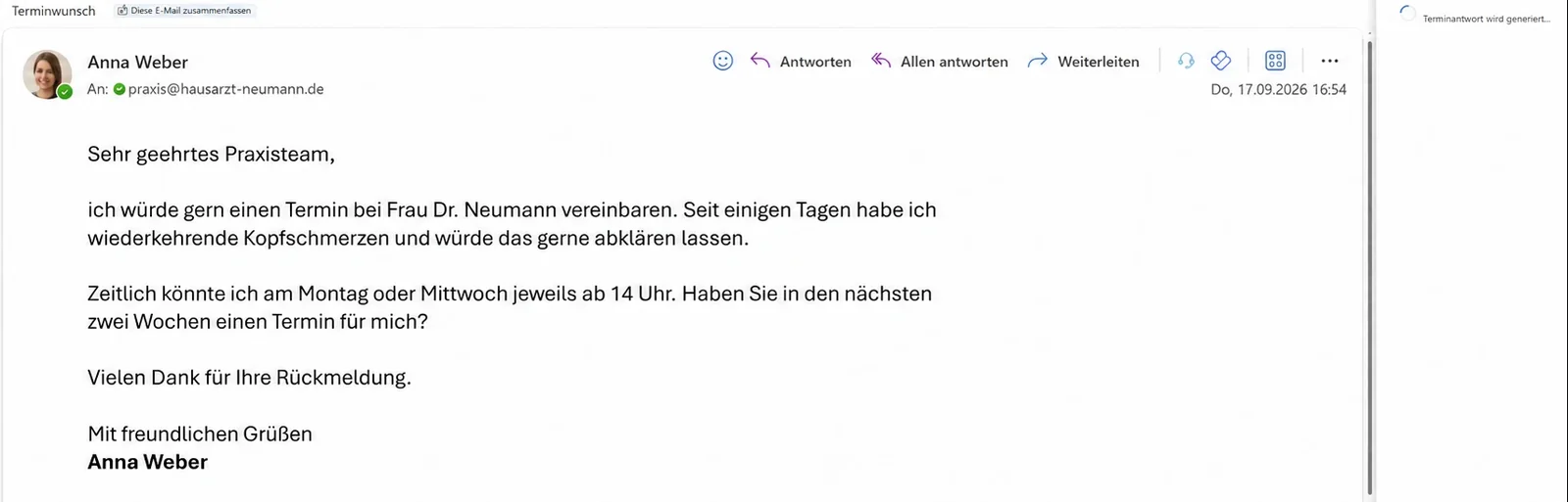 Outlook: Terminanfrage einer Patientin, rechts der Praxis-Assistent mit dem Hinweis Terminantwort wird generiert